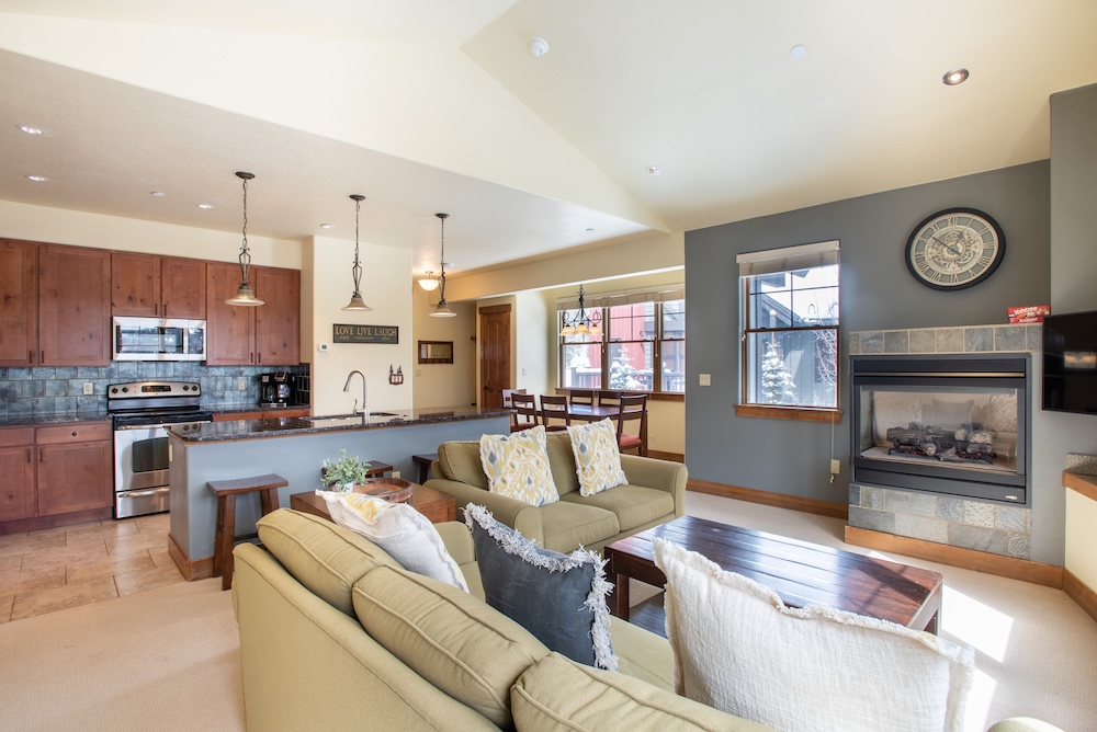 Living room - The Cache 1201